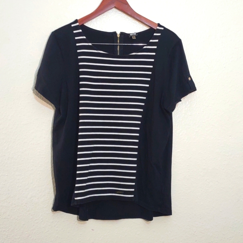 PRE-OWNED ANNE KLEIN SPORT SHIRT. GOLD ZIPPER CLOSER SIZE XL COLOR BLACK/WHITE